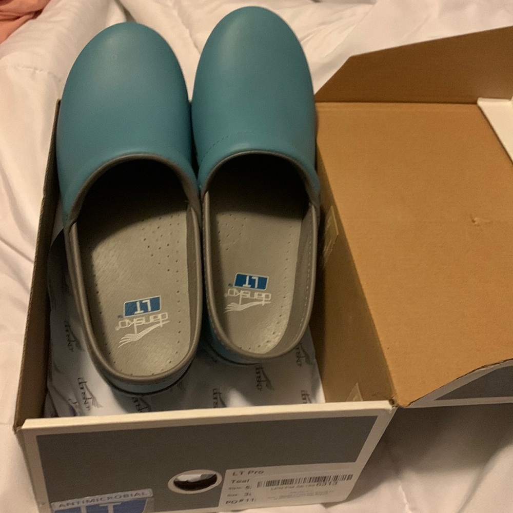 Dansko work clogs teal size 38 size 8 women